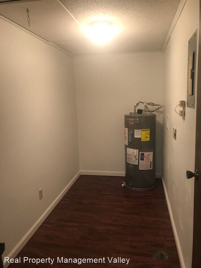 Building Photo - 1 br, 1 bath House - 201 Red Deer Drive