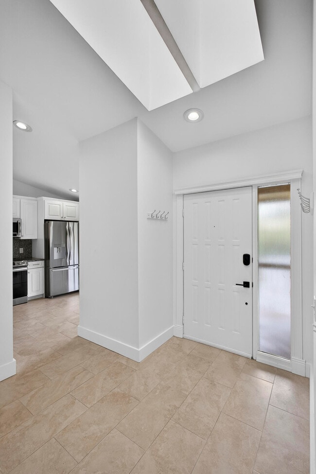 Building Photo - 13085 Belhaven Ct