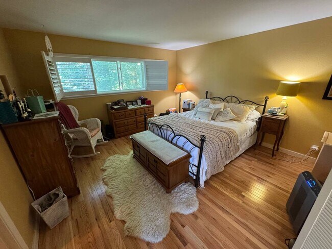 Building Photo - Peaceful 4-Bedroom Retreat in the Oakland ...