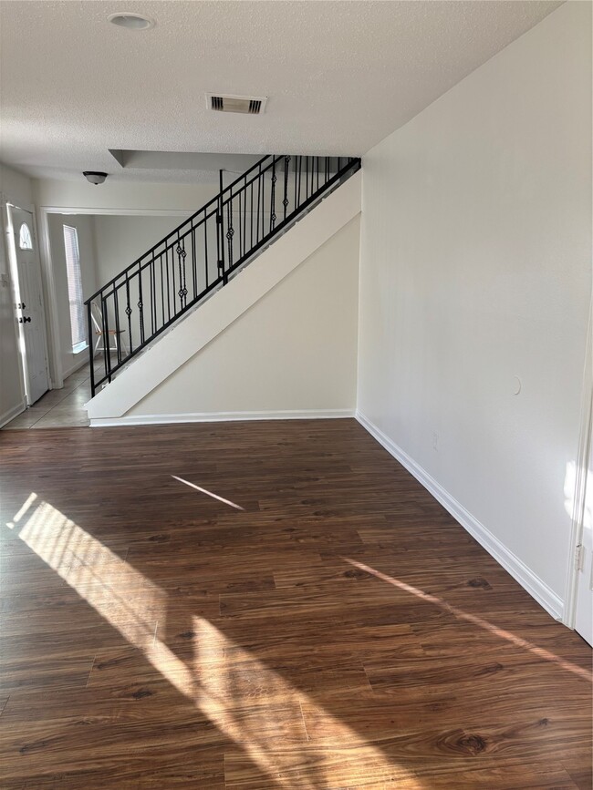 Building Photo - 4322 Woodmont Dr