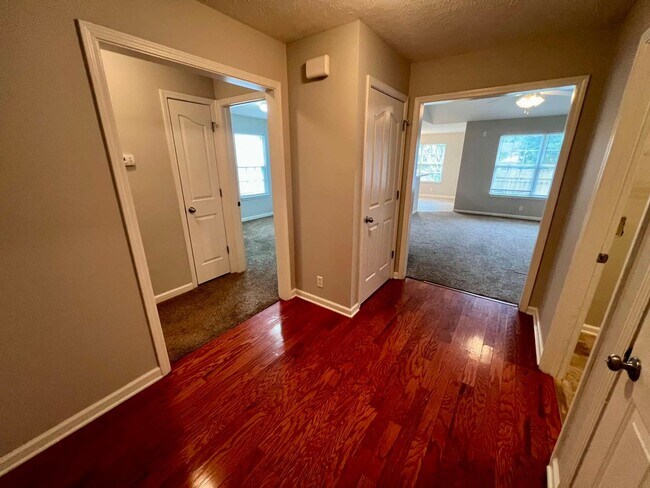 Building Photo - 3x2 West Murfreesboro*One Level*Deck*Ready...