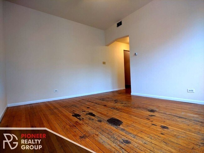 Foto del edificio - 2319 N Kedzie Blvd