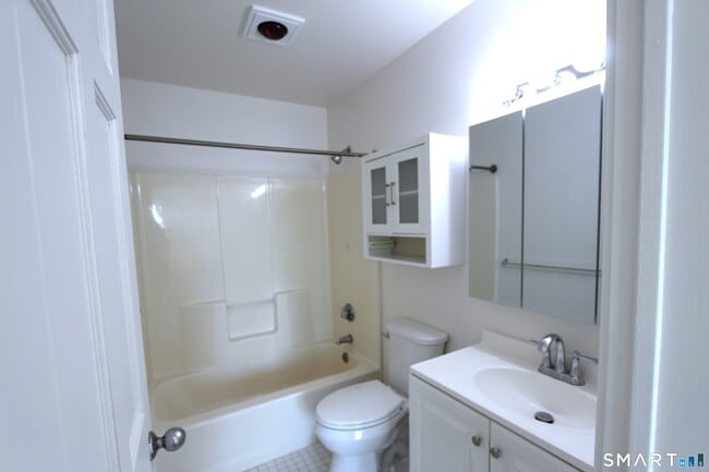 Building Photo - 1838 Black Rock Tpke