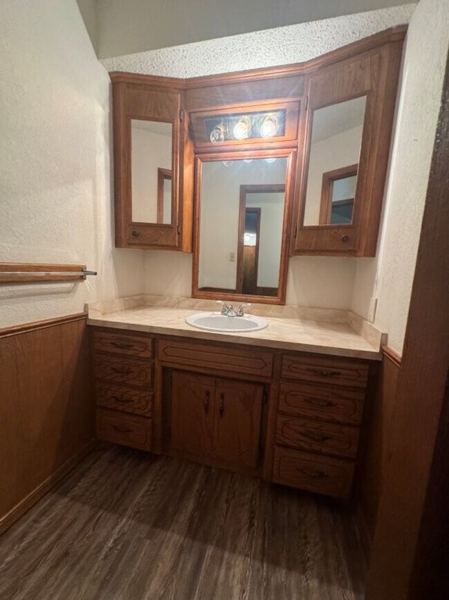 Foto del edificio - New paint, New flooring, New appliances in...