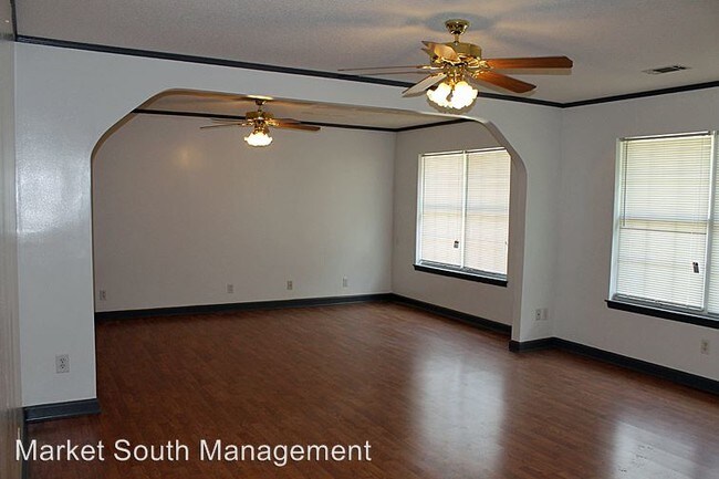 Building Photo - 3 br, 2 bath House - 673 Pine Barren Road
