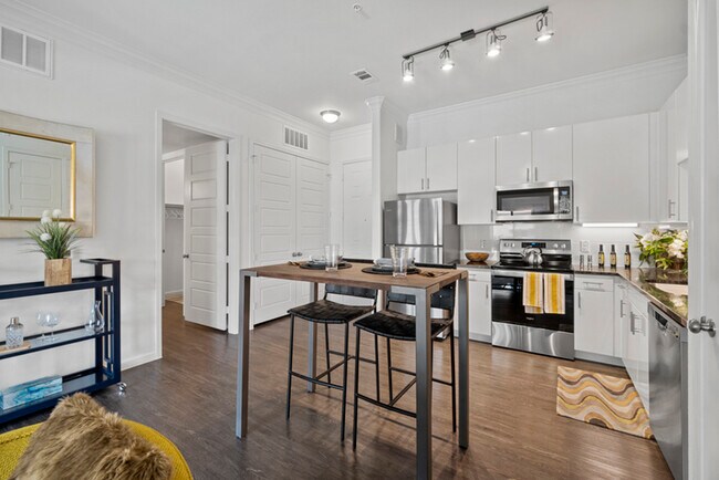 Kitchen - The Mansions at Mercer Crossing