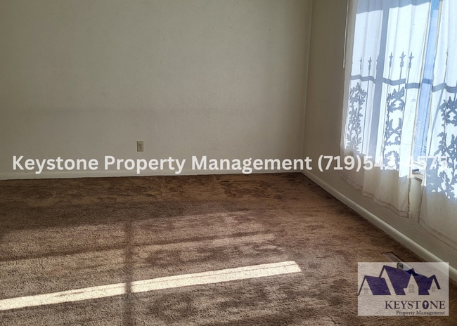 Building Photo - Sunset Park Rancher 3 Bedrooms/3 Bathrooms...