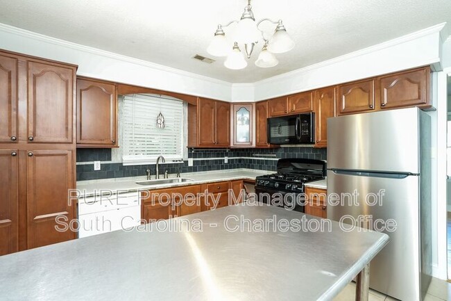 Building Photo - 7648 Hillview Ln
