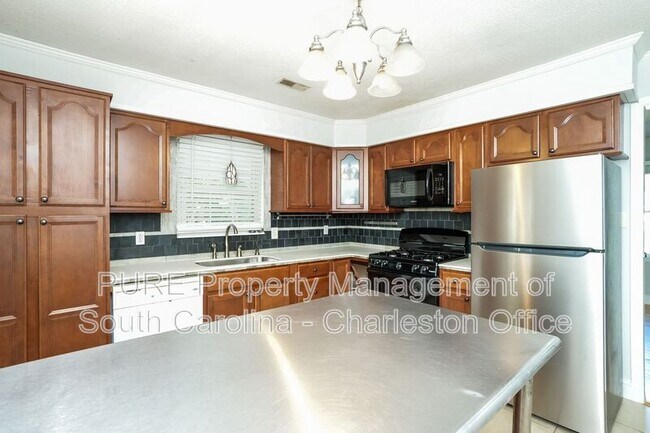Foto del edificio - 7648 Hillview Ln