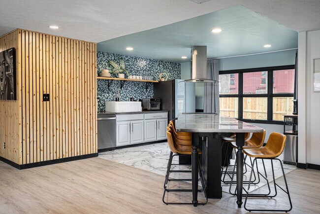 Foto del edificio - 5850 Devington Cir