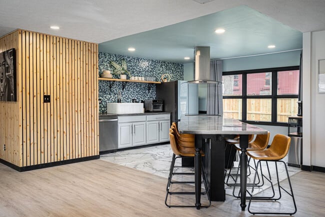 Building Photo - 5850 Devington Cir