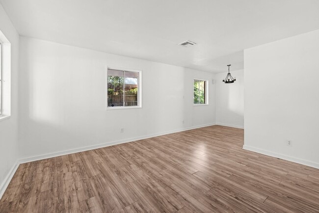Foto del edificio - Beautiful 3 Bedroom 2 Bathroom