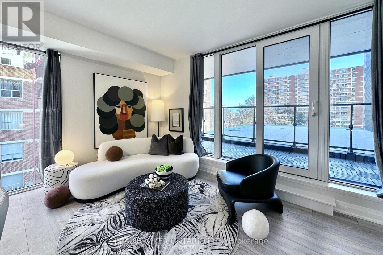 Primary Photo - 21 Park St E