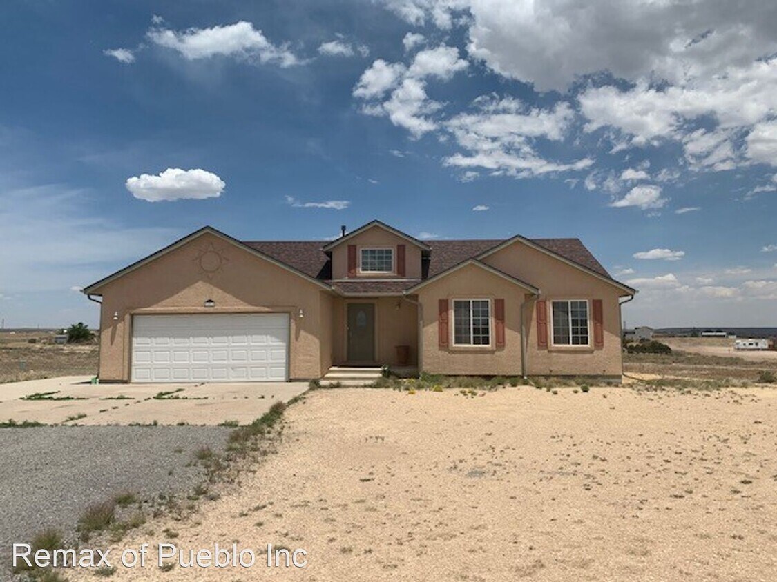 3 br, 2.5 bath House 851 E. Bedford Dr. House Rental in Pueblo West