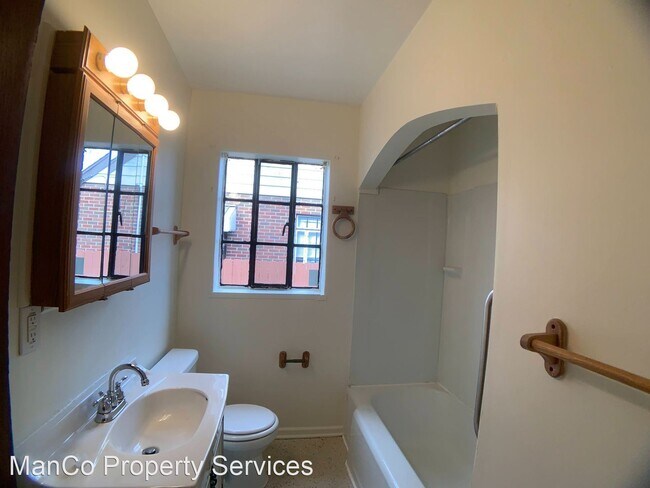 Building Photo - 2 br, 1 bath House - 404 Grove Ave.