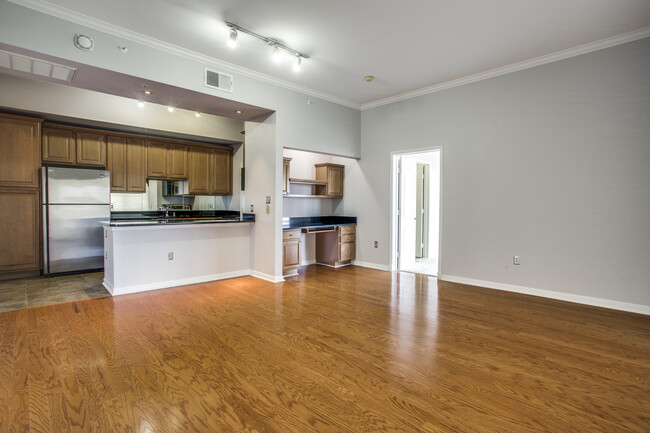 Building Photo - 3225 Turtle Creek Blvd