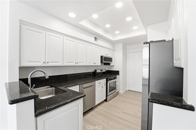 Building Photo - 2 Carlsbad Ln