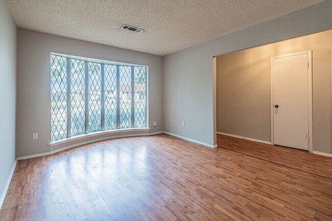 Foto del edificio - 1914 Seakale Ln