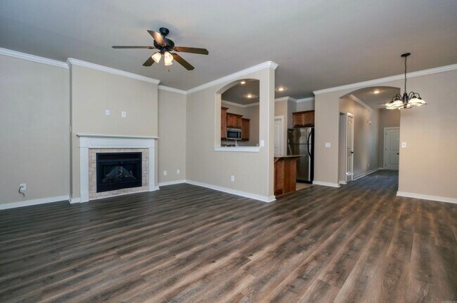 Building Photo - 102 Venezia Ln