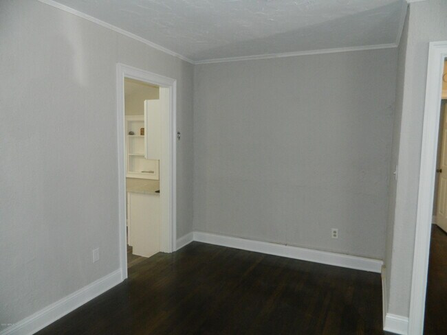 Building Photo - 244 E 48th St