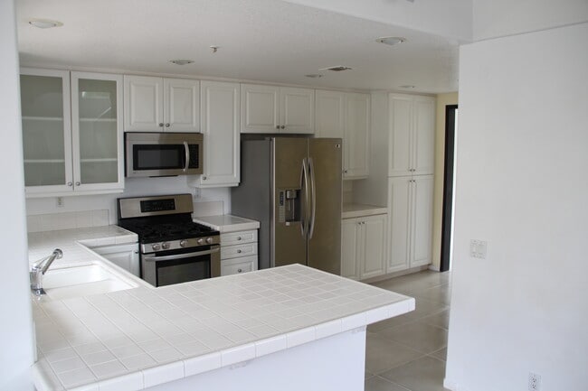 Kitchen (level2) - 5401 Marine Ave