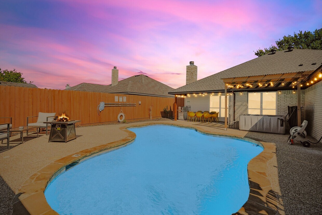 Foto principal - 215 Nottingham Dr