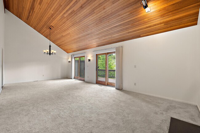 Building Photo - 2 Eastbury Ct