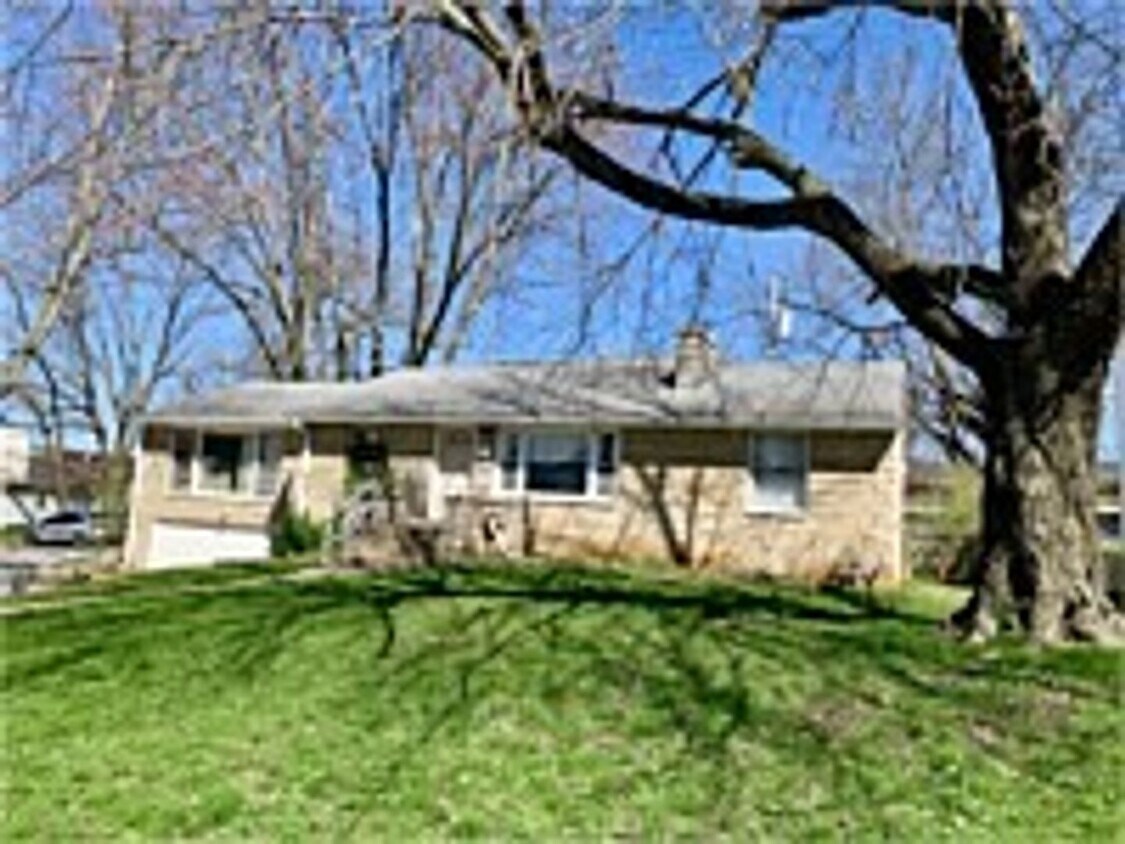 Primary Photo - 5 BED; 2 BATH HOME CLOSE TO IU STADIUM! AV...