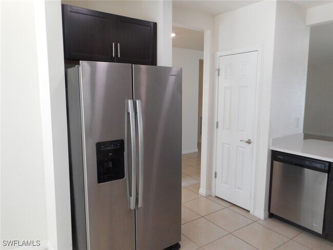 Foto del edificio - 333 Tropicana Pkwy E