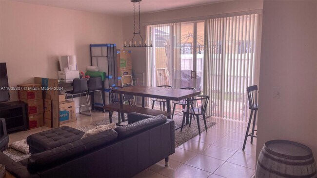 Foto del edificio - 1360 NW 154th Ave