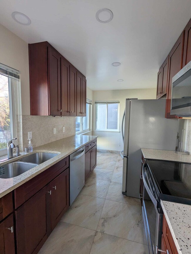 Newly remodeled Kitchen - 1067 Shell Blvd