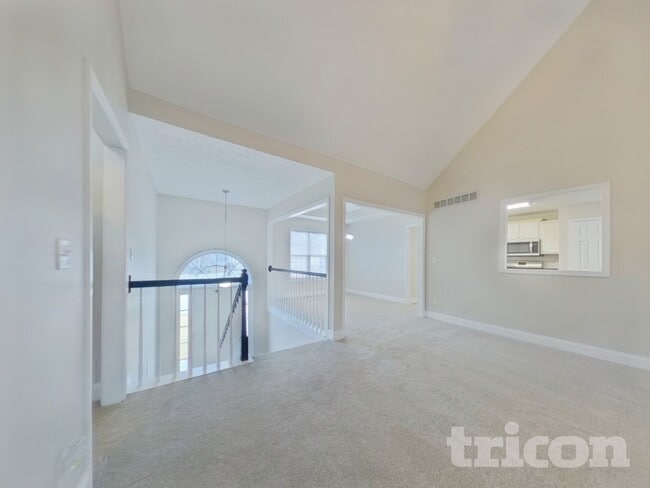 Building Photo - 718 Creekridge Ct