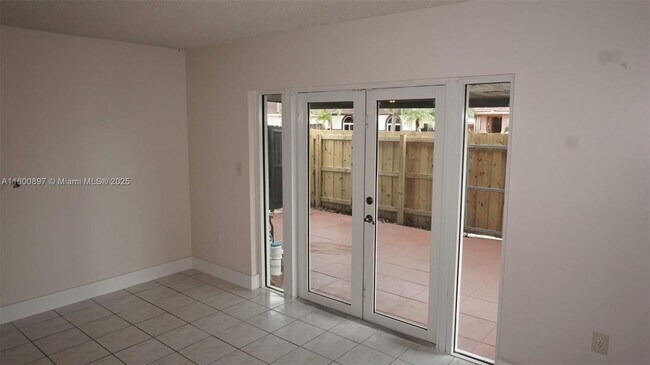 Building Photo - 4909 SW 144th Ct