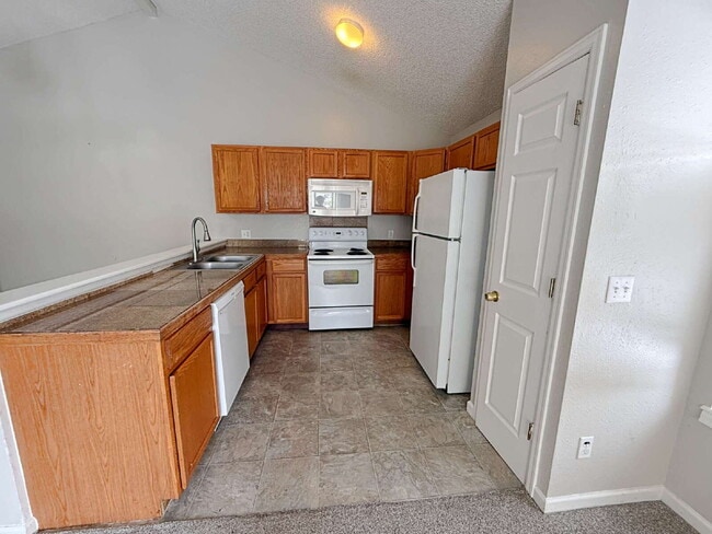 Building Photo - $500 OFF FIRST MONTHS RENT!!! Wonderful 4 Bedroom Ranch in Lexington East and Minutes to Buckley SFB
