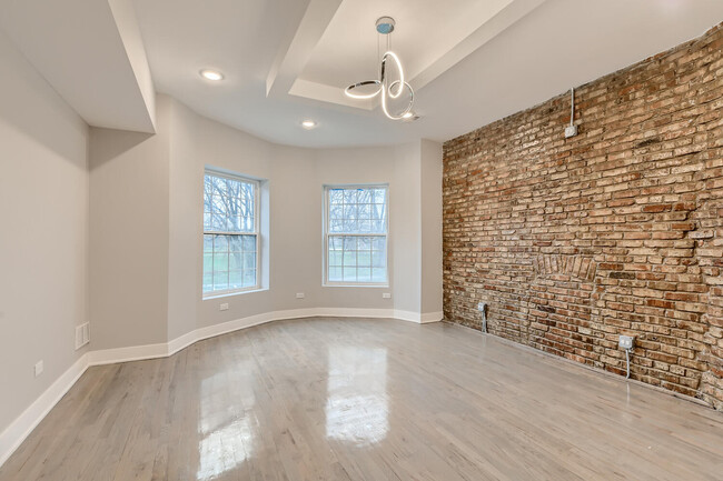 Building Photo - 5817 S Calumet Ave