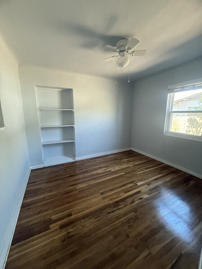 Foto del edificio - 211 N Campbell St