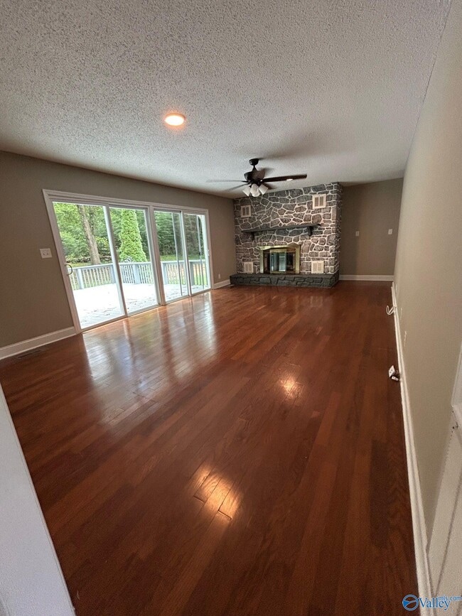 Foto del edificio - 153 Jacque-Jim Dr