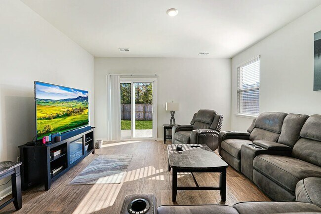 Foto del edificio - 314 Black Birch Dr