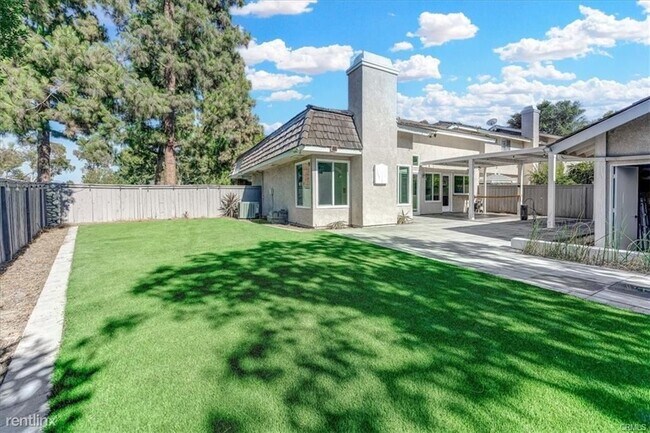 Building Photo - 3 br, 2 bath Condo - 100 E Yale Loop