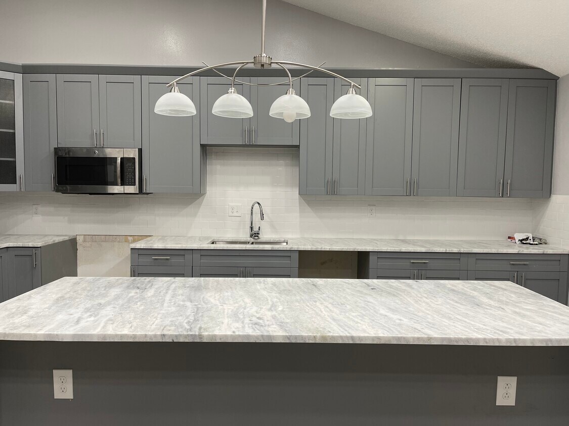 8708 Lindenhurst Pl, Tampa, FL 33634 House for Rent in Tampa, FL