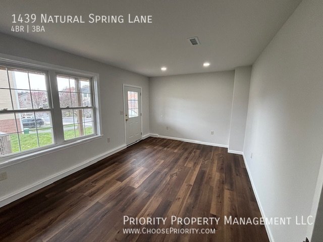 Foto del edificio - Recently renovated and available now!