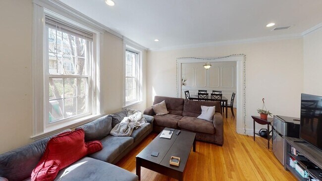 Building Photo - 114 University Rd