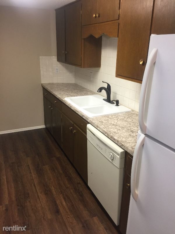 Building Photo - 1 br, 1 bath Apartment - 907 River Blvd.
