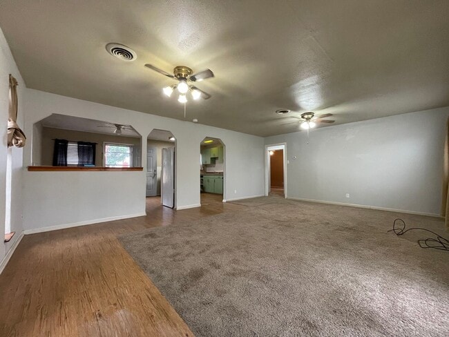 Building Photo - Cozy City Cottage – 2-Bed, 1-Bath Retreat