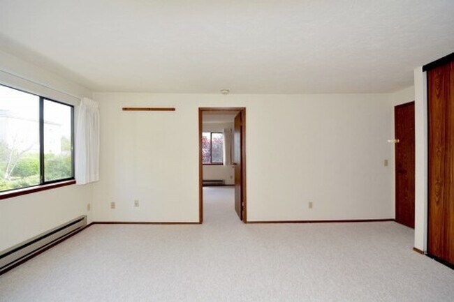 Building Photo - 2100 N 106th St