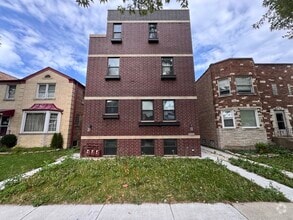 Building Photo - 6223 N Albany Ave
