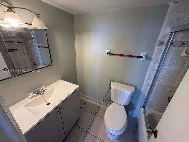 Foto del edificio - 606 W 81st St