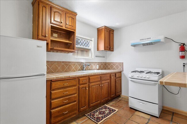 Foto del edificio - 2308 Woolsey St. #5 - 1 bedroom | 1 bath |...