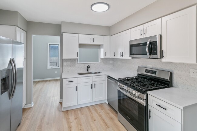 Building Photo - 242 S Harper Ave