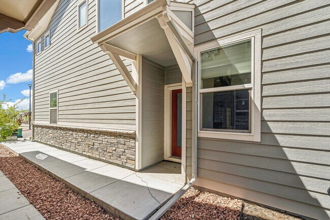 Foto del edificio - Beautiful modern 3 bedroom Townhome!! Avai...